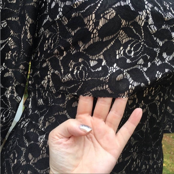 Tahari waved staggered layers black lace over nude dress size 8 - Picture 5 of 10